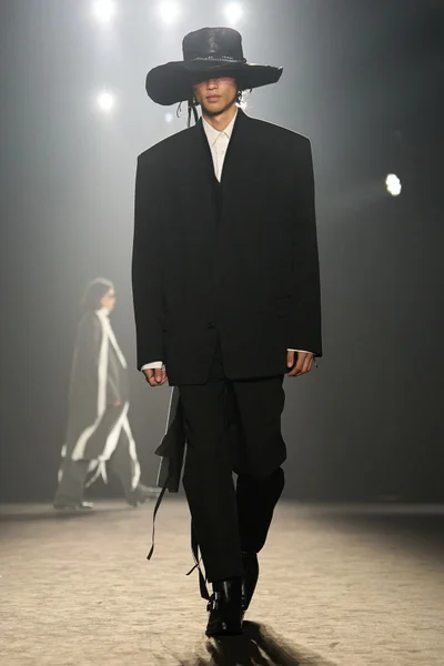 Look 32